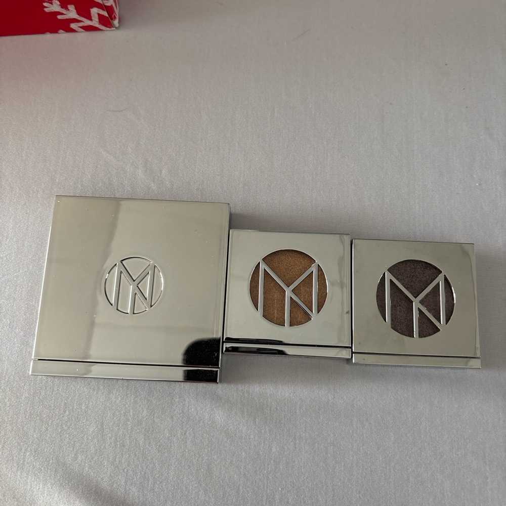 Manna Kadar Silver Compact with Brown and Black Eyeshadow